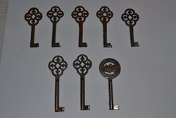 8 db régi szekrény kulcs