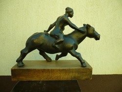 "Európa elrablása" humoros,groteszk öntött bronz szobor Szandai  (Szabó)Sándortól