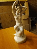 Nagyméretű színes Herendi Fésülködő Nő figura 37 cm