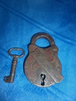 Antik vas kovácsolt lakat kulcsal