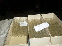  Laboratóriumi üvegeszközök , kémcsövek 2 kép