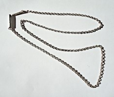 51 cm. hosszú hengeres kapcsú ezüst lánc