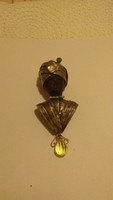Mogul kituzo,es medal gyemanttal, termeszetes smaragddal, gyonggyel es citrinnel
