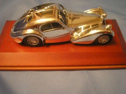 Bugatti kupé,ezüstözött makett