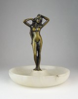 0O531 Régi márvány hamutál bronz női akt szoborral