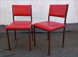 Retro piros műbőr borítású fém lábas támlás szék pár