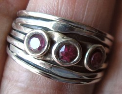 925 ezüst gyűrű 18,8/59 mm, indiai rubin