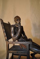 A gondolkodó lovag- látványos bronz szobor