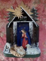30 x 19 cm-es falra akasztható betlehem fából , gipsz Mária és Jézus figurákkal , szép állapotban .