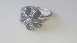Ezüst gyűrű onixal és markazitokkal díszítve 925 
