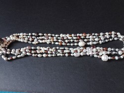 180 cm hosszú gyöngysor, különböző színű édesvizi gyöngyökkel