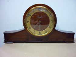 Óragyár márkájú kandalló óra
