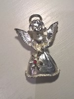 Szép állapotú ezüstözött  angyalka bross kitűző  kis piros kővel ékítve