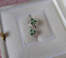 Ezüst baba kislány fülbevaló zöld kövekkel - új ékszer