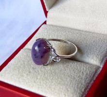 Szép ezüst gyűrű lila kővel