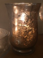 Dekoratív, kopottas, foncsorozott tükrös üveg mécses-gyertyatartó, váza, kehely