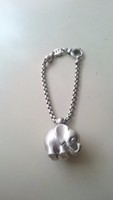 Ezüst különleges kulcstartó, vaskos tömör szerencsét hozó elefántal 925
