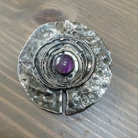 Régi kézműves ezüst medál-bross ametiszt kővel