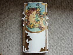 Hollóházi porcelán aranyozott váza Faragó festménnyel