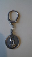 Vadászoknak szarvast ábrázoló antik ezüst kulcstartó