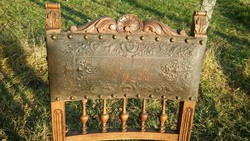Csodás antik ónémet diófa szék - mintás szegekkel,mintás bőrrel fa faragással