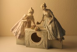 Szecessziós figurális porcelán óratok