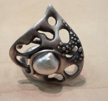 Extravagàns ezüst gyűrű tenyésztett édesvizi gyönggyel (lengyel fémjeles) 