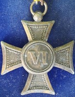 Legénységi szolgálati jelek harmadik osztályát 6év után adományozták,1911.12.28-ától, anyaga:bronz.