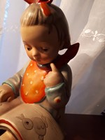 Hummel olvasó kislány figura 