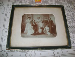 Régi családi fotó korabeli üvegezett keretben - 42,2 x 34,8 cm
