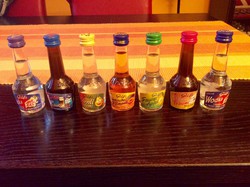 7 db-os mini ital mini üveg gyűjtemény makulátlan állapotban