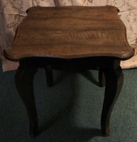 Kis asztalka - 45 x 45 cm.