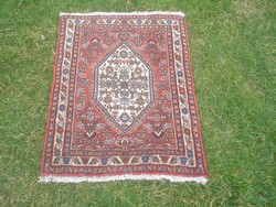 Kézi csomózású iráni kis szőnyeg