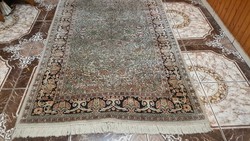 Ghom gyönyörű selyem kézi csomózású perzsa szőnyeg  193x126