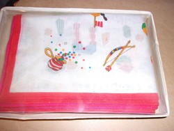 Régi - nem használt - gyerek vászonzsebkendők, eredeti dobozában.