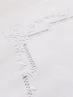 Hímzett fehér vászon párna huzat OM monogrammal