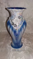 Díszes porcelán váza