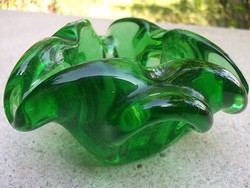 Bohémia-smaragdzöld dísztál-kínálótál cseh üvegművészet remek db-ja