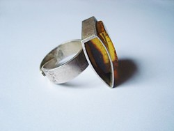 Designer modernista ezüst gyűrű borostyánnal,állítható