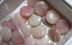 Pink opál fűzhető kövek, kissé hengeres alak