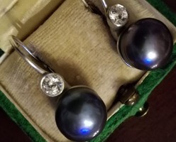 Ezüst foglalatban valódi gyöngy fülbevaló patent zárral, cirkónia kövekkel ag 925