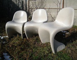"Panton" design székek a 70-es évekből, 3 darab fehér/világosszürke egyben