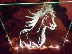 Szőlőgyökérből világító lovas üvegkép éjjeli lámpa.Egyedi,exkluzív darab.