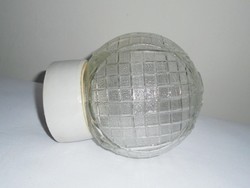 Retro fali lámpa - átlátszó rács mintás gömb bura - Drasche porcelán foglalat, Szarvasi Vas Fém KTSZ