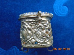 Antik Barokk gyűrűtartó aranyozott bronz(ormolu) csiszolt üveg foglalatban tetővel-"viharvert"