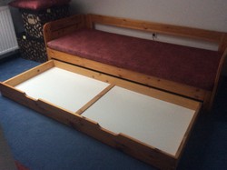 kanapé ágykeret ágyráccsal, ágyneműtartóval