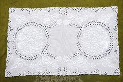 Régi hímzett fehér matyó mintás hímzés futó terítő asztalközép lakástextil dekoráció 68x42 cm