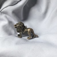 Régi ezüst színű miniatűr oroszlán medál