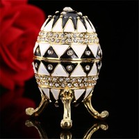 Fabergé tojás klasszikus előkelő angol motívummal kristállyal