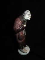 Groteszk porcelán figura